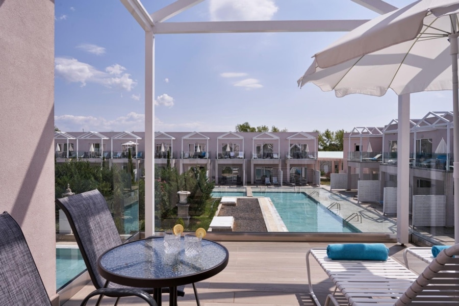 superior_room_pool_view_9